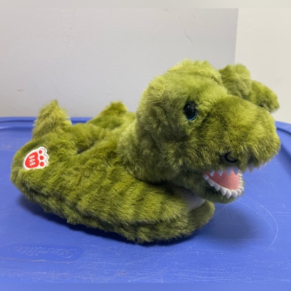 Build a Bear Green Dinosaur 3D Plushie Slippers Youth size Small 10/11 - Picture 1 of 9